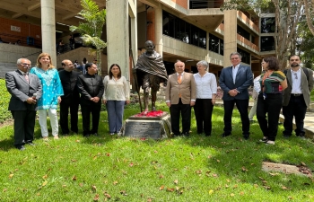 On the occasion of the 154th Birth Anniversary of Mahatma Gandhi, Charge d Affaires, a.i. Suresh Kumar along with Embassy officials offered floral tribute at the statue of Mahatma Gandhi at the Universidad Metropolitana in Caracas. Maria Isabel Guinand, Rector of Universidad Metropolitana and President of Mahatma Gandhi Venezuela Mrs. Veronica Guruceaga also offered their respects.